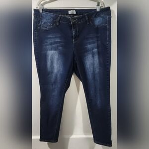 👑👖🌷Royalty For Me Midnight Blue Cropped Jeans with zipper on Ankle